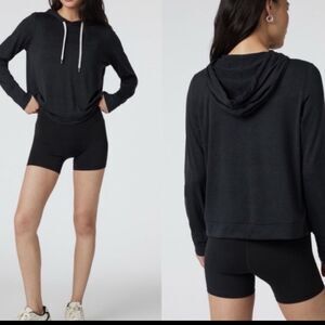 VUORI halo essential hoodie in black heather Small NWT $115